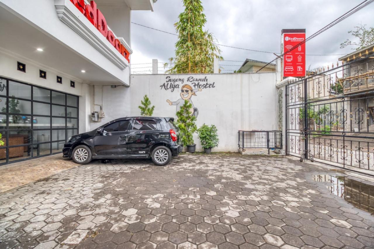 Reddoorz Hostel Near Stadion Mandala Krida Yogya Yogyakarta Kültér fotó